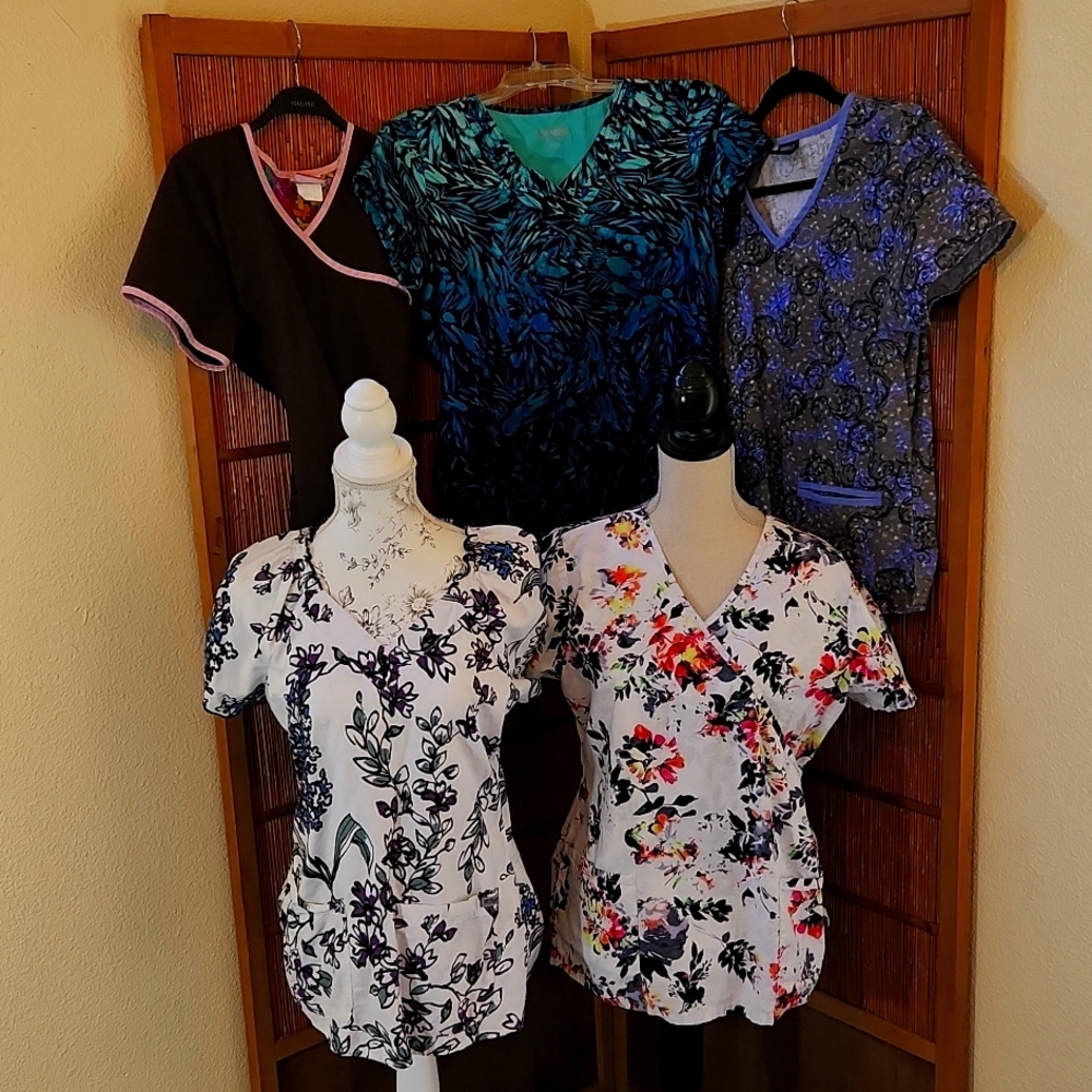 5 Nurse Medical Scrubs Tops Size Medium.  Mixed Labels.